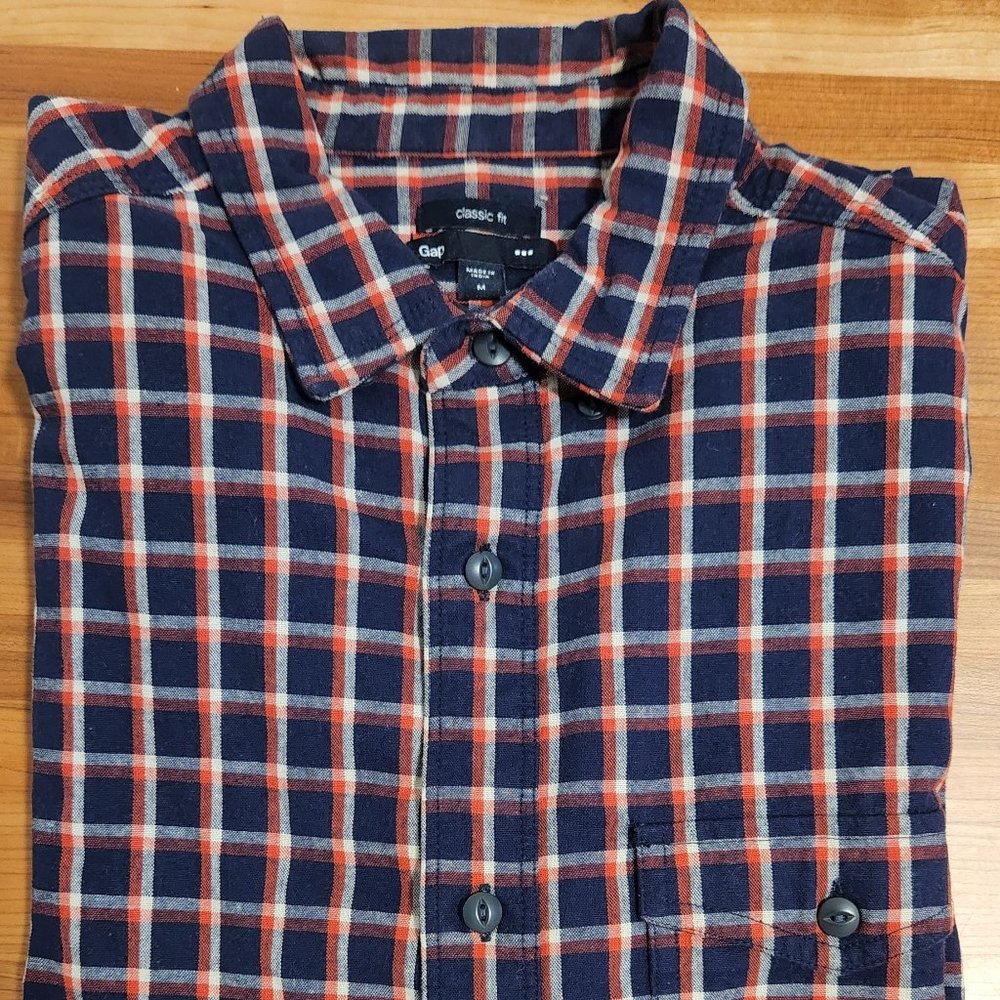 Gap Classic Fit Button Down Shirt Navy, Orange, and White Size M